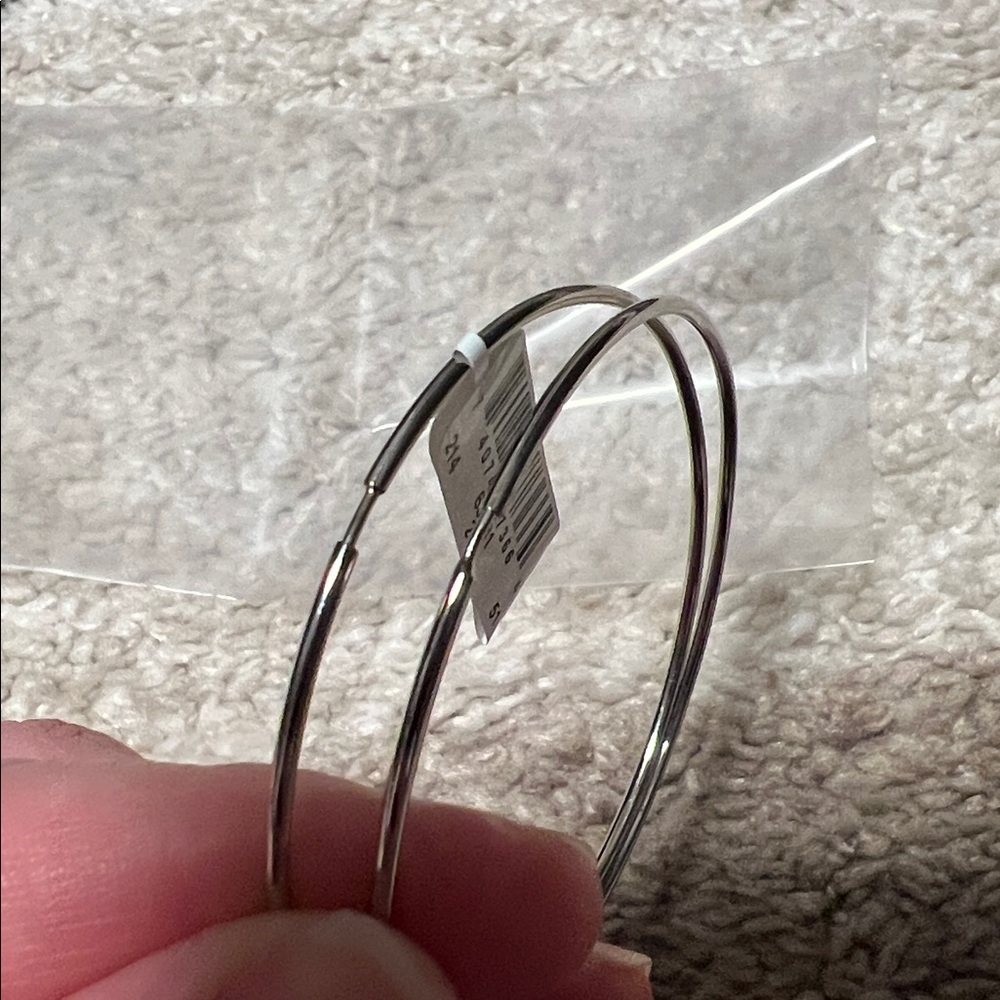 Bloomingdale’s Fine Jewelry sterling silver endless hoop earrings, NWT! - Picture 3 of 4